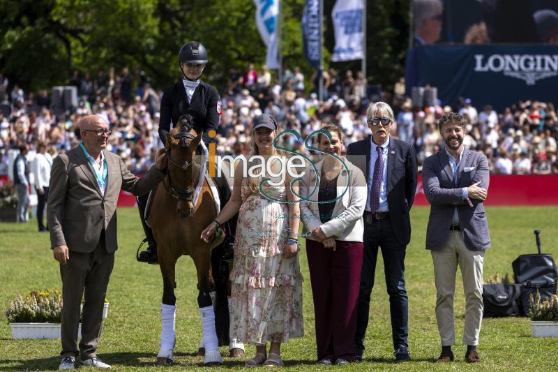 dressage PrizeGiving_Hamburg_20240512_SS350535.jpg